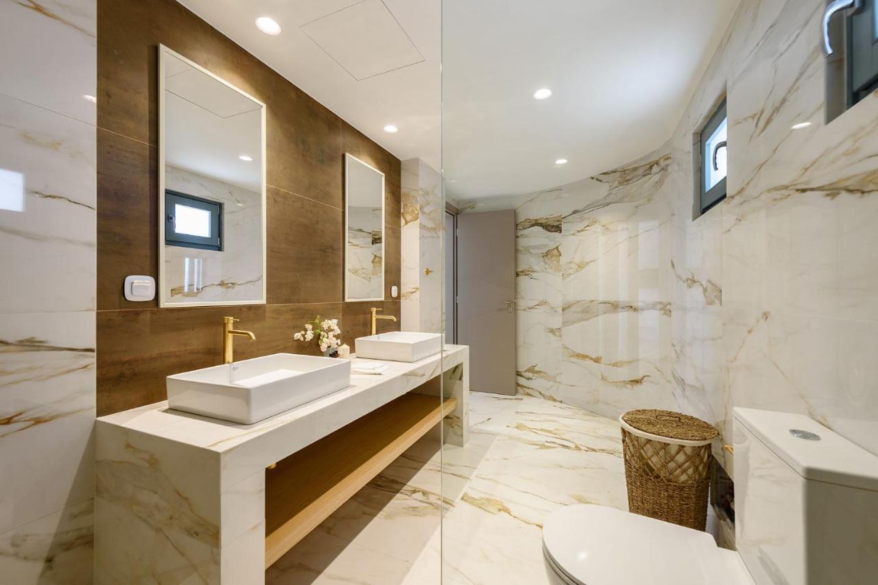 Villa Complex White And Rocks ปาริเกีย ภายนอก รูปภาพ